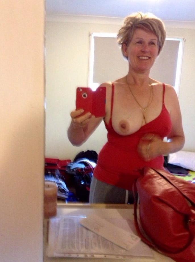 25P Horny Wife Showing some Love to the Internet
