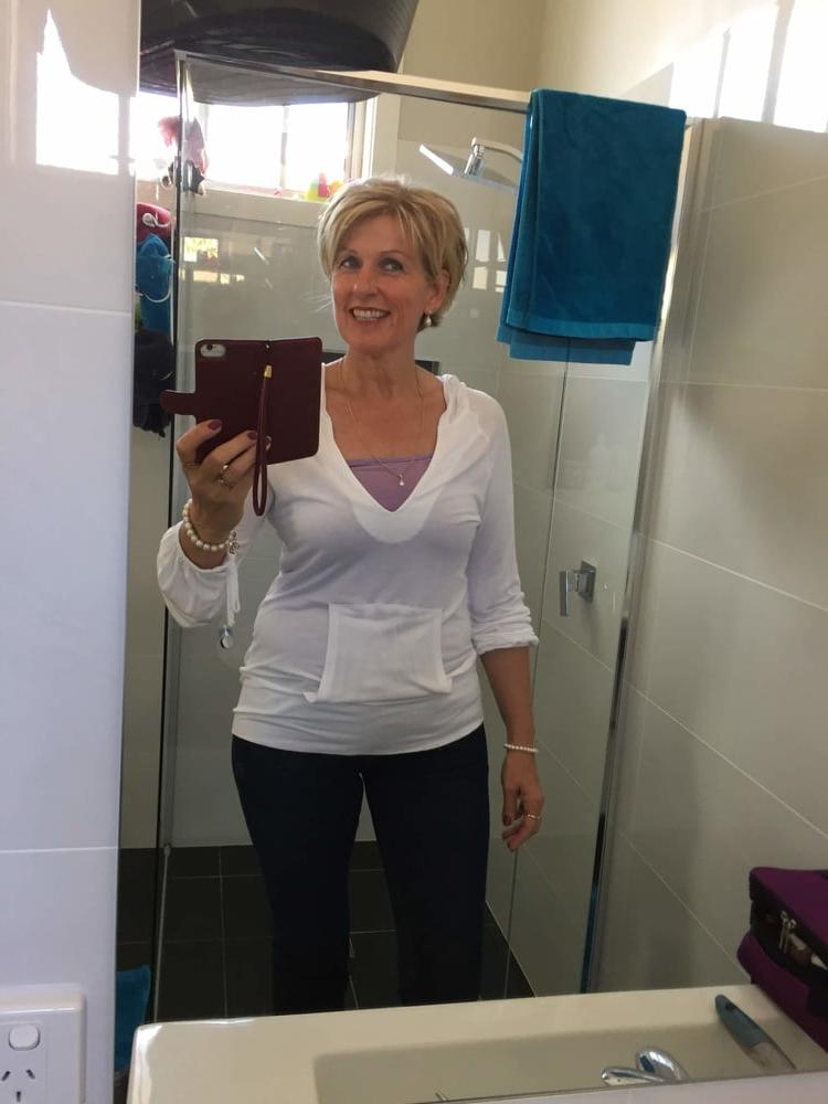 25P Horny Wife Showing some Love to the Internet