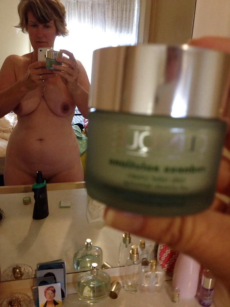 25P Horny Wife Showing some Love to the Internet