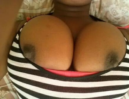 8P Jamaican titties out n about