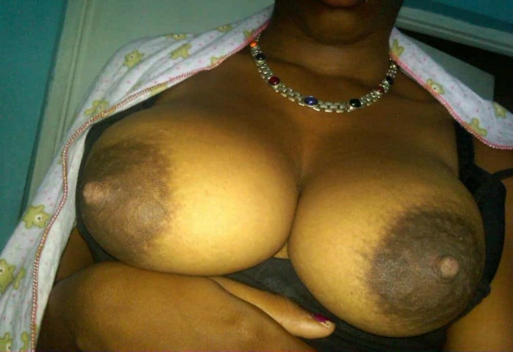 8P Jamaican titties out n about