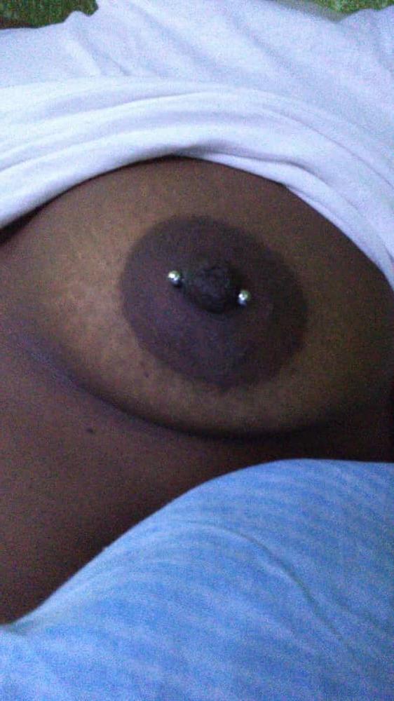8P Jamaican titties out n about