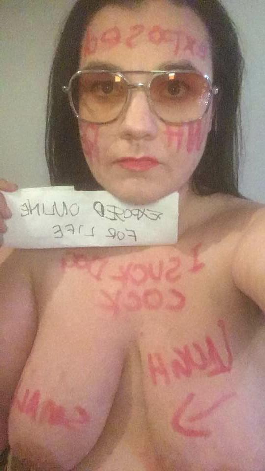 19P Wonky-uddered slave humiliated