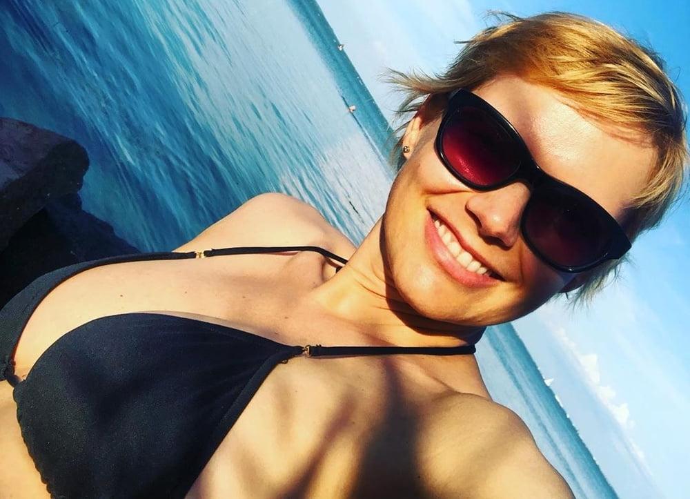 22P Smokin Hot Hungarian Actress-Andrea Osvart