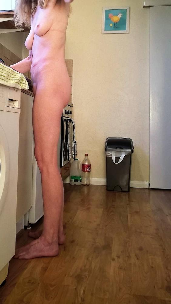 13P wife washing up