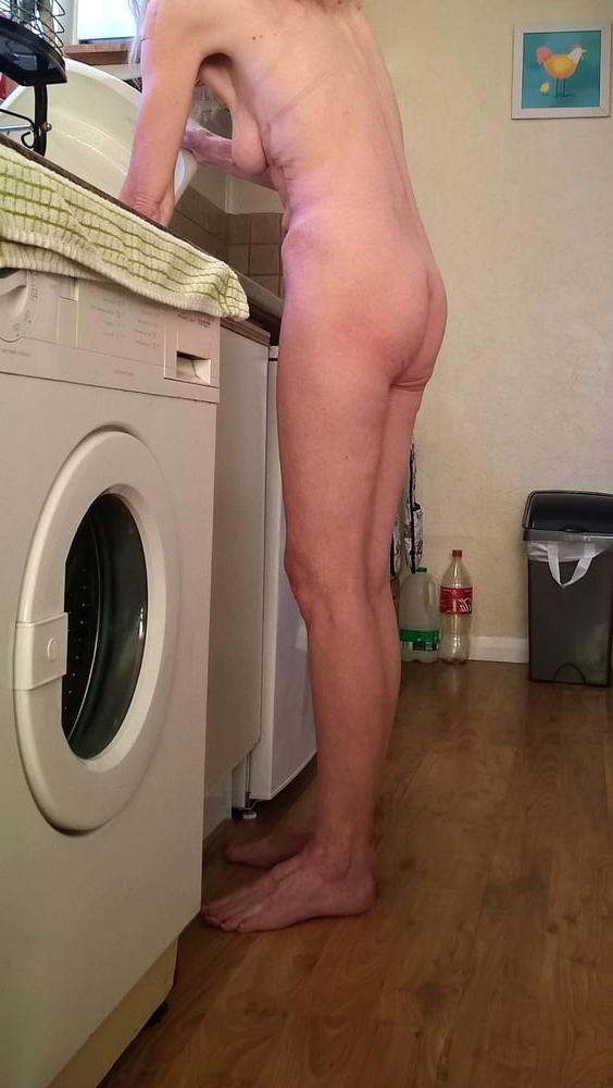13P wife washing up