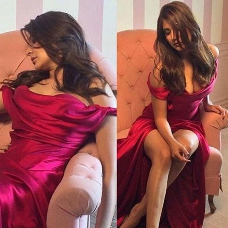 11P Anushka Sharma Hot Photoshoot