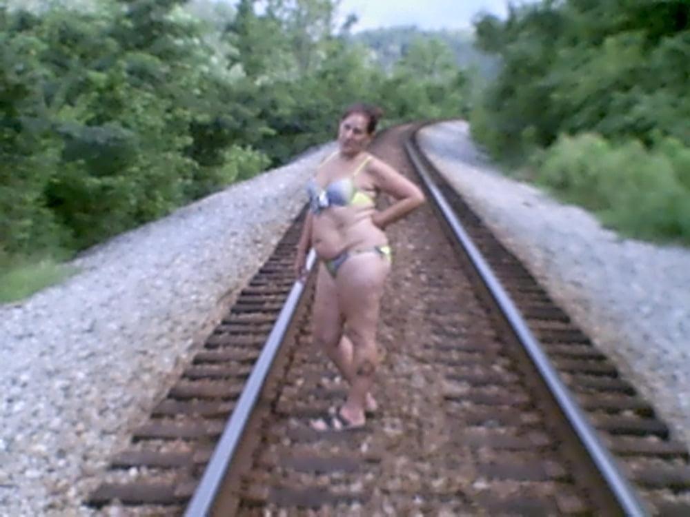 25P Hot Wife Dee on Vacation and Showing Off