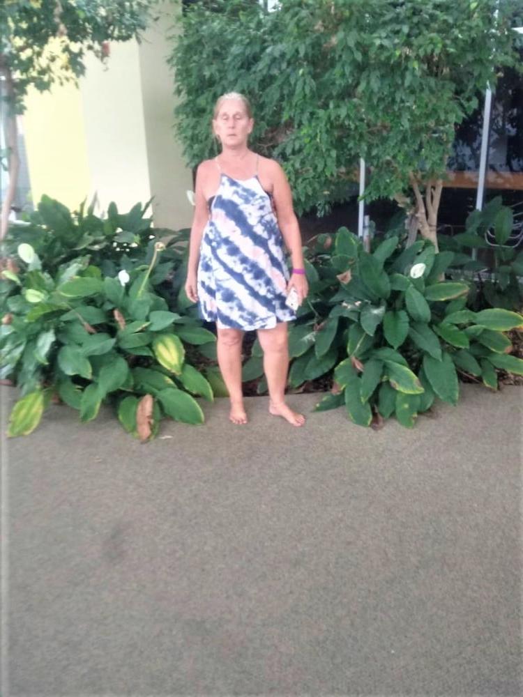 25P Hot Wife Dee on Vacation and Showing Off