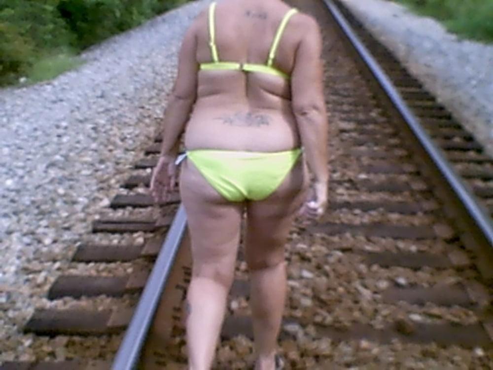 25P Hot Wife Dee on Vacation and Showing Off