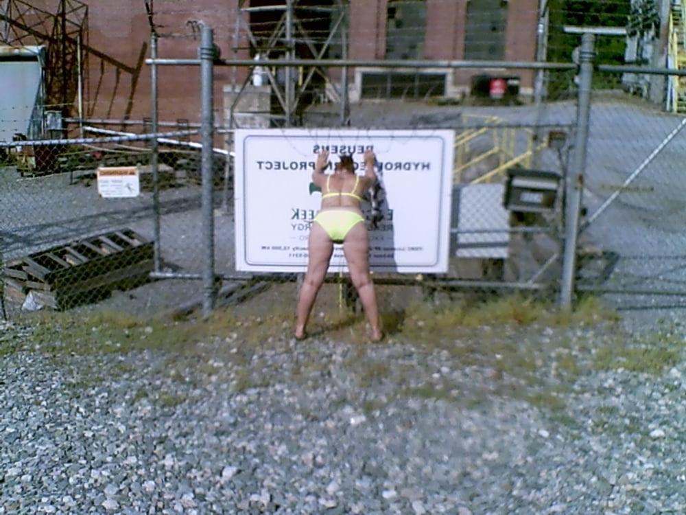 25P Hot Wife Dee on Vacation and Showing Off