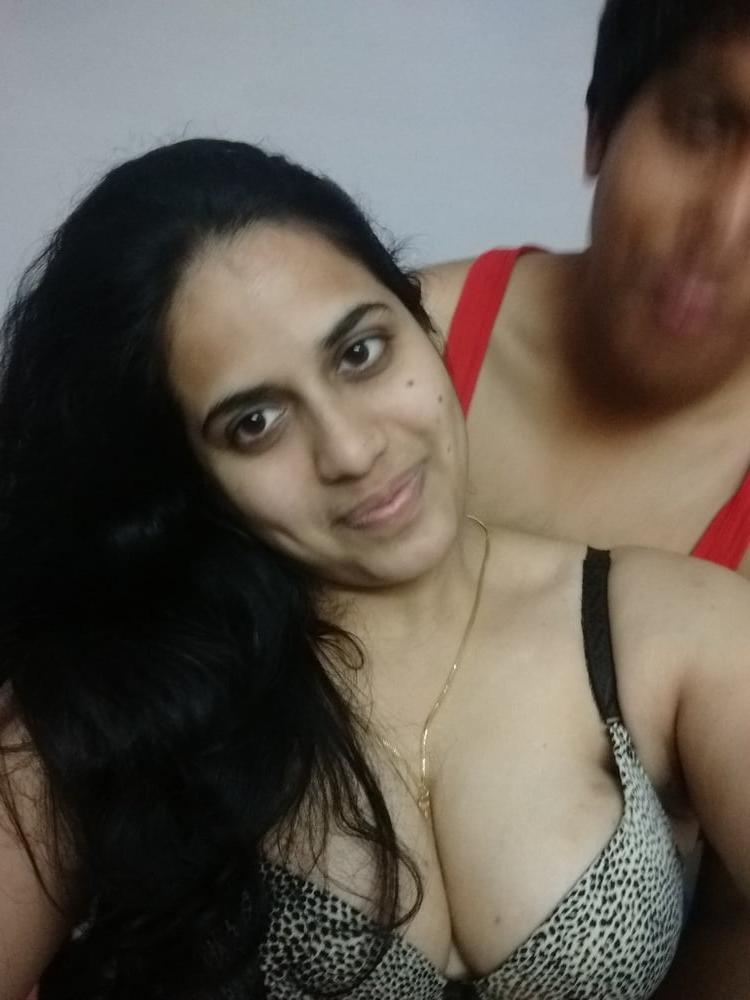 22P indian aunty having fun with boy