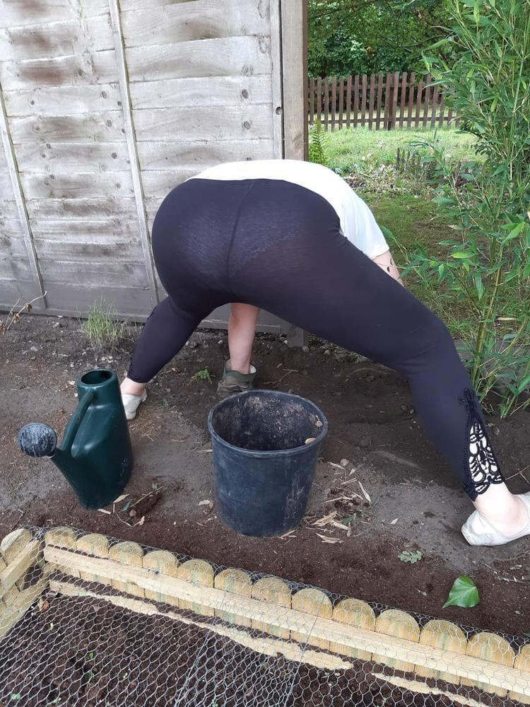 11P Amatuer wife flashing
