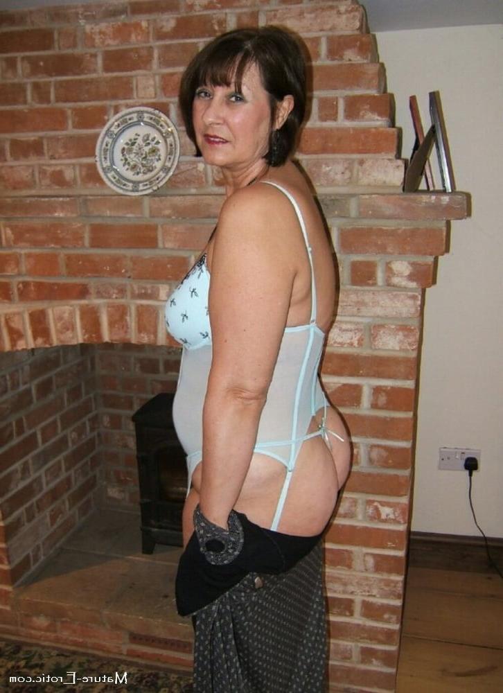 16P Hairy Mature Christine's lovely big ass tease