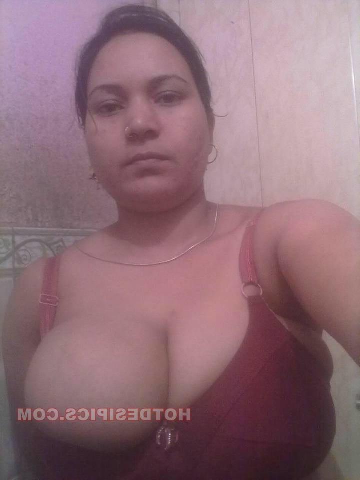 15P indian aunty nude selfie for lover