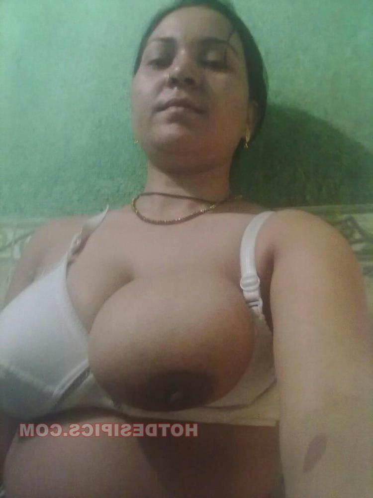 15P indian aunty nude selfie for lover