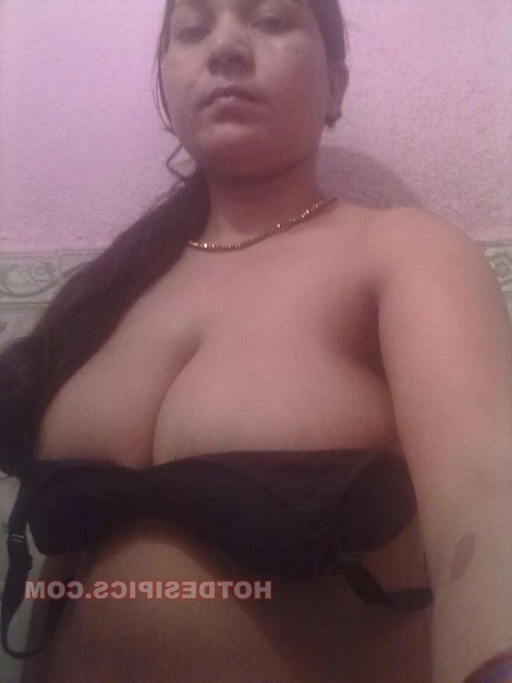 15P indian aunty nude selfie for lover