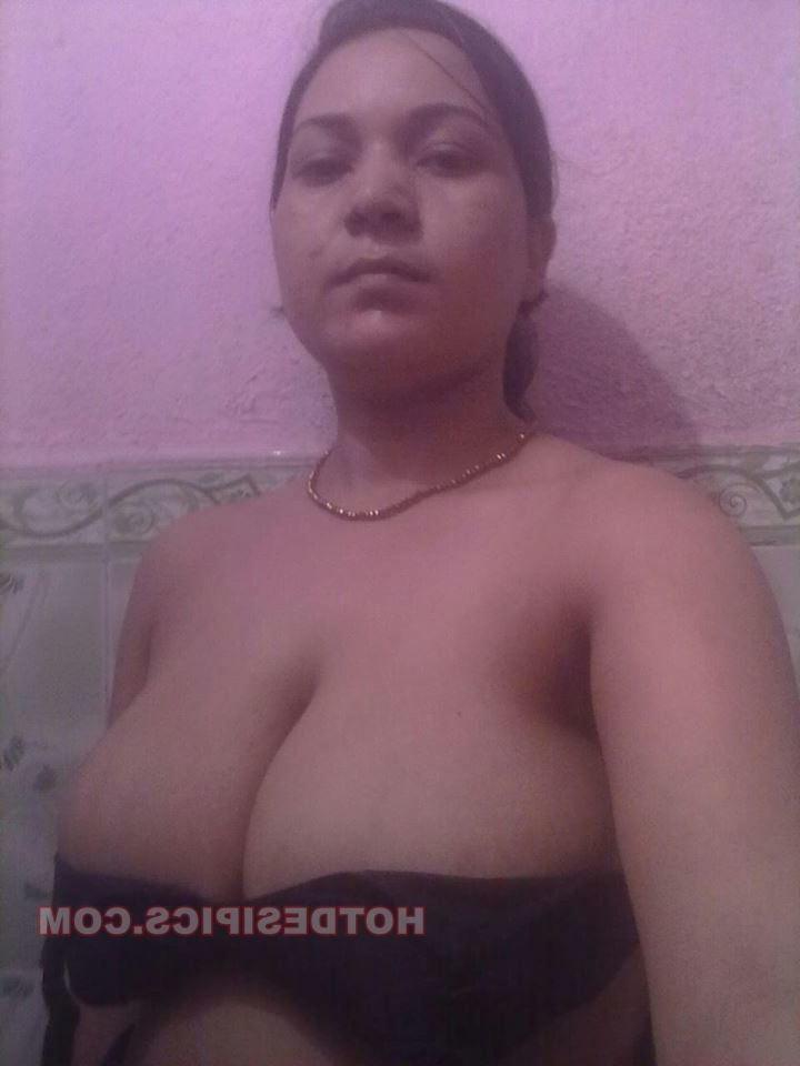 15P indian aunty nude selfie for lover
