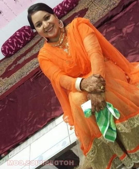 15P indian aunty nude selfie for lover