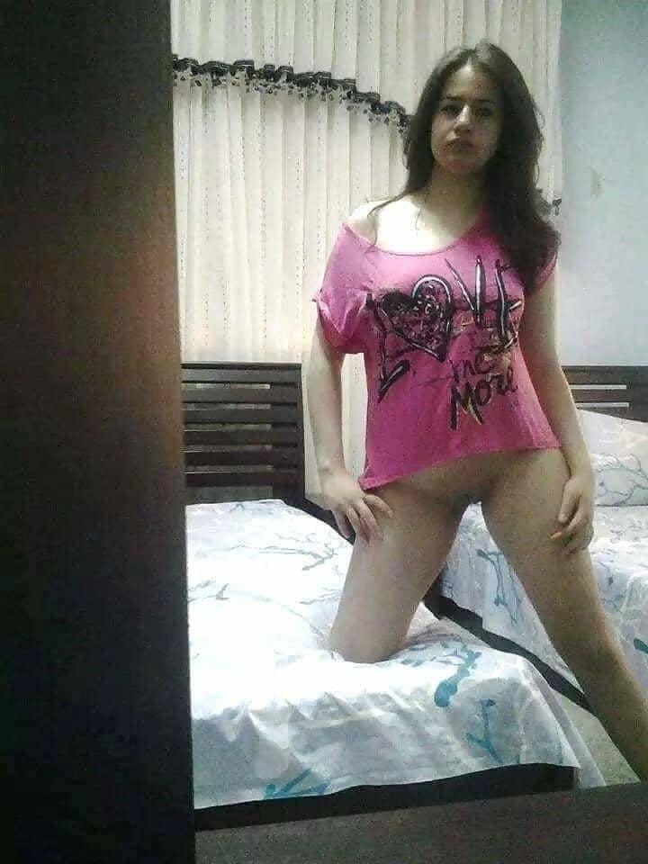 12P indian milf posing nude for photographer