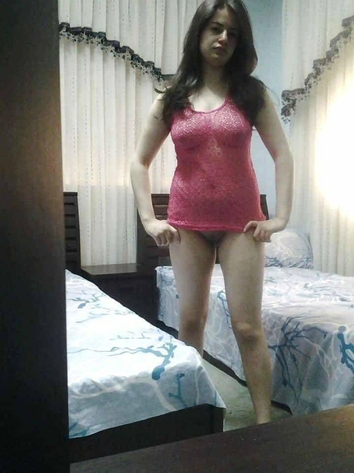 12P indian milf posing nude for photographer