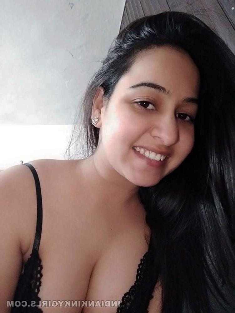 25P indian girl lockdown selfie