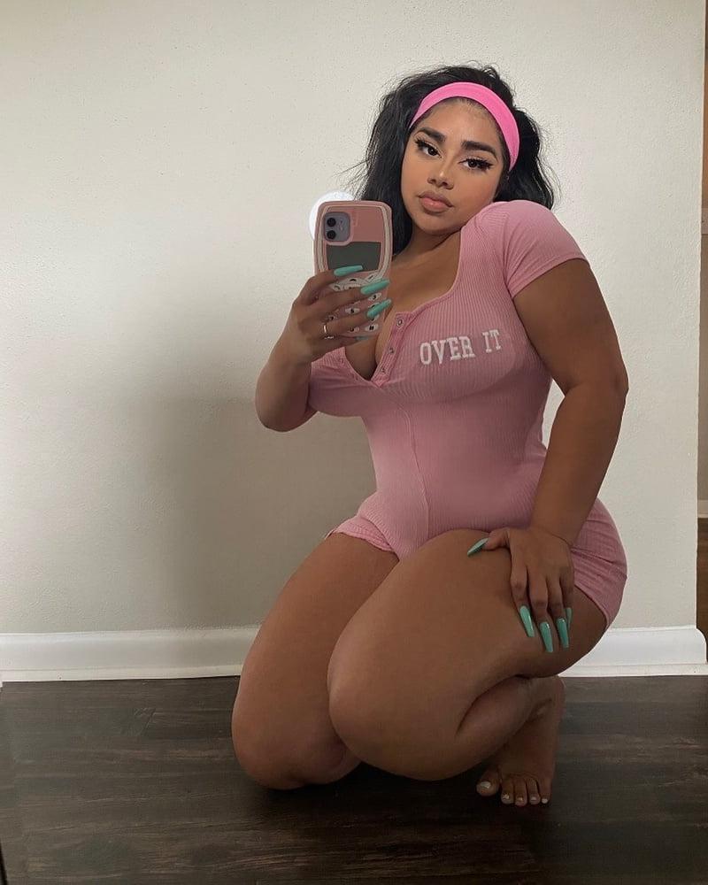25P Curvy BBW Pawg Thot Big Tits Big Ass Sexy Women Curvy HOT