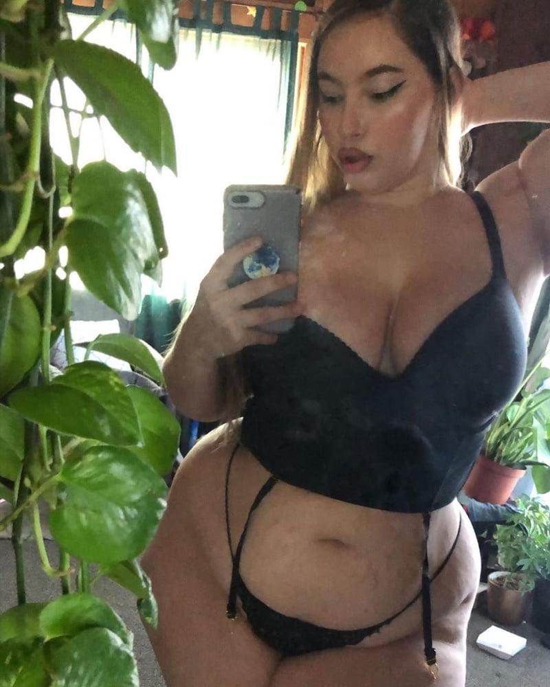 25P Curvy BBW Pawg Thot Big Tits Big Ass Sexy Women Curvy HOT