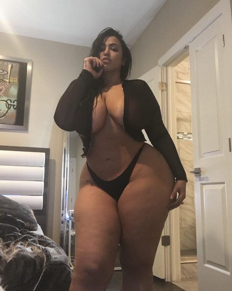 25P Curvy BBW Pawg Thot Big Tits Big Ass Sexy Women Curvy HOT