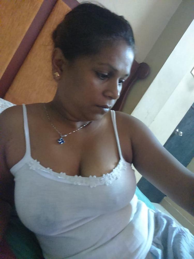11P Indian mallu matuer aunty