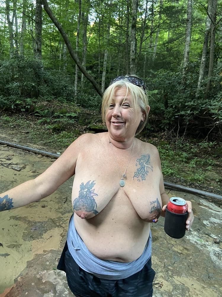 16P Crazy WV slut wife Wendi