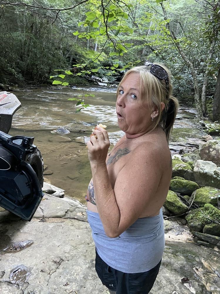 16P Crazy WV slut wife Wendi