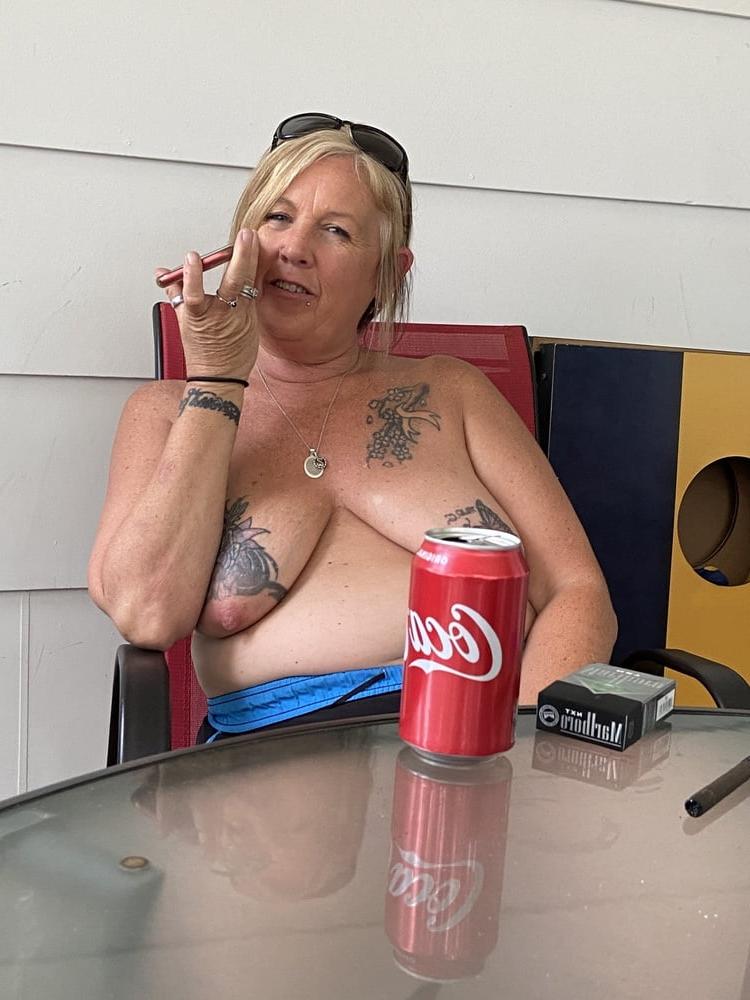 16P Crazy WV slut wife Wendi