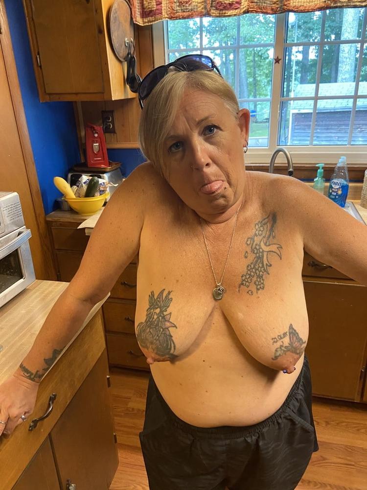16P Crazy WV slut wife Wendi