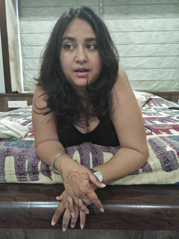 25P Indo Paki Muslim Hijab Whore shows her BIG BOOBS &amp; BIG ASS