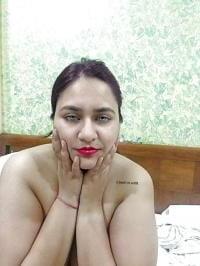 25P Indo Paki Muslim Hijab Whore shows her BIG BOOBS &amp; BIG ASS