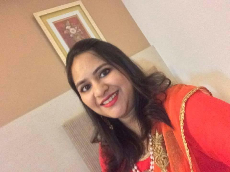 25P Indo Paki Muslim Hijab Whore shows her BIG BOOBS &amp; BIG ASS
