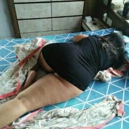 25P Indo Paki Muslim Hijab Whore shows her BIG BOOBS &amp; BIG ASS
