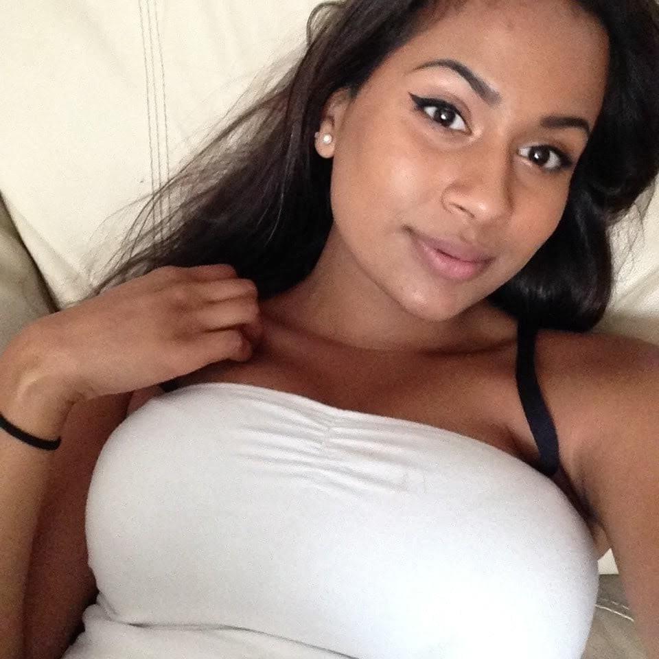 25P Indian NRI selfies