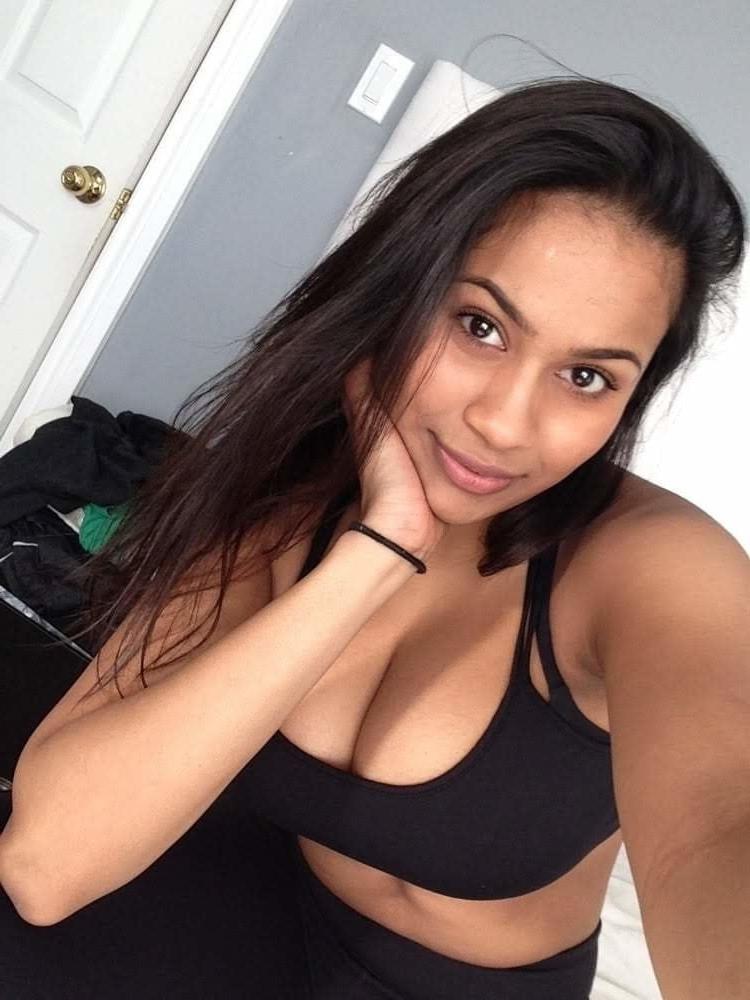 25P Indian NRI selfies