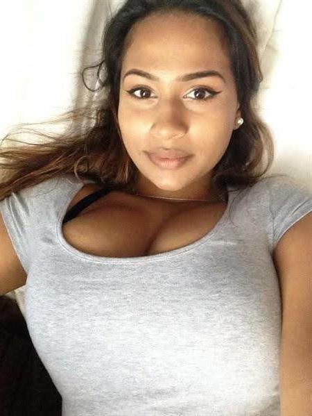 25P Indian NRI selfies
