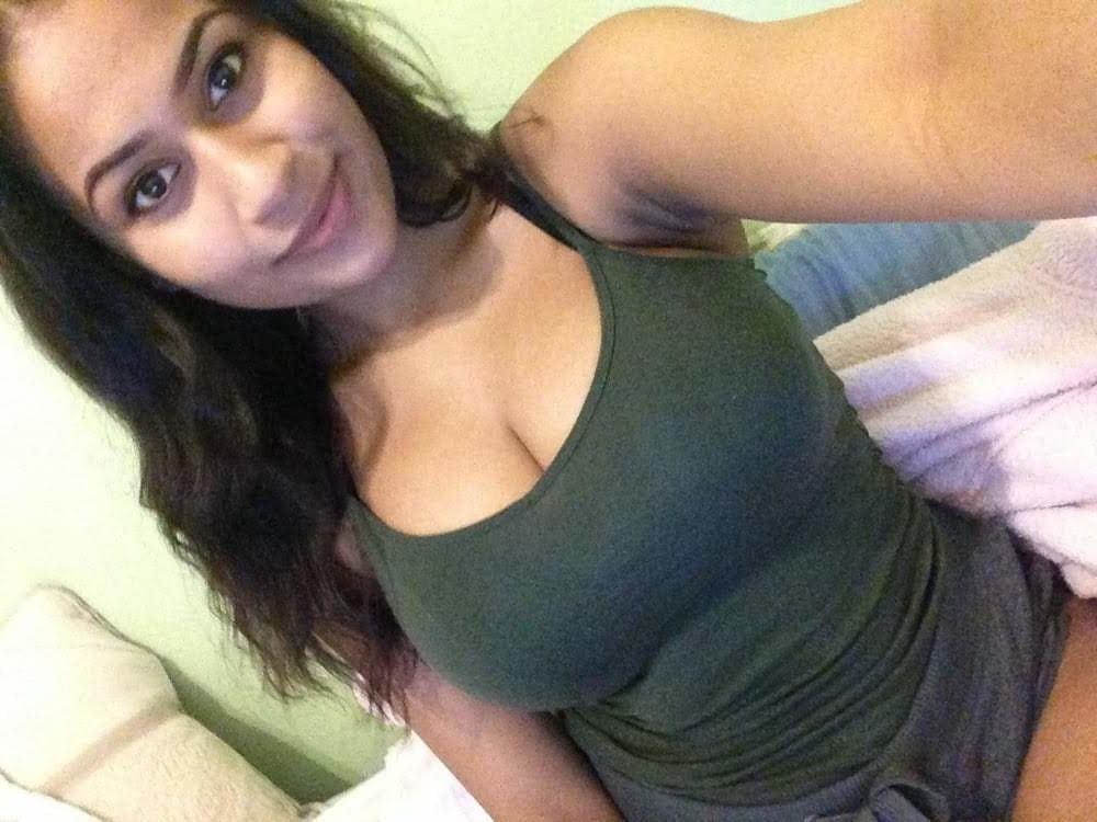25P Indian NRI selfies