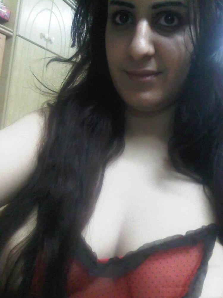 25P Muslim Paki Mature Hijab Whore - BIG BOOBS BIG ASS MILF