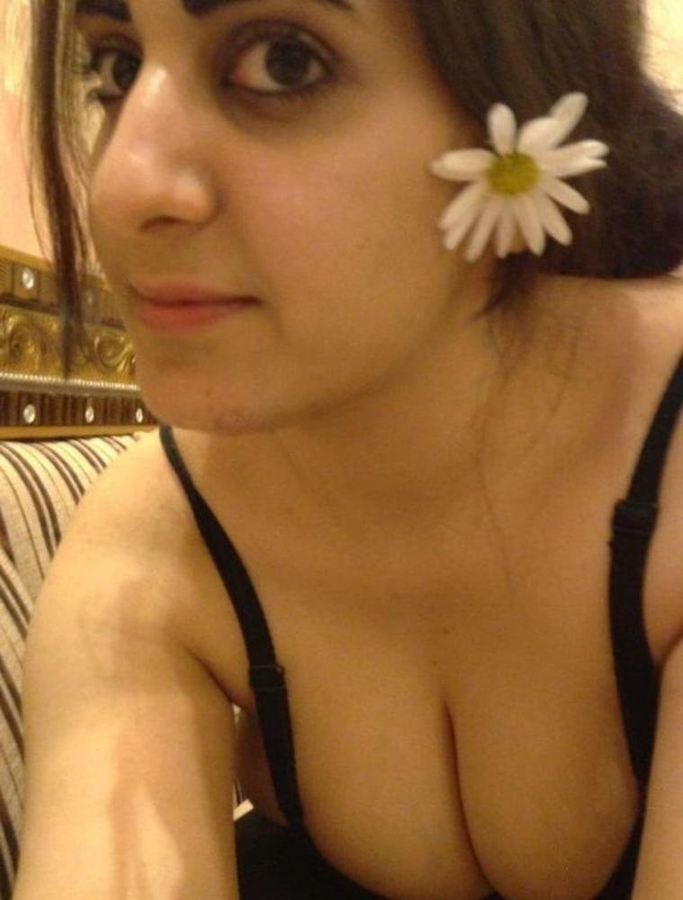 25P Muslim Paki Mature Hijab Whore - BIG BOOBS BIG ASS MILF