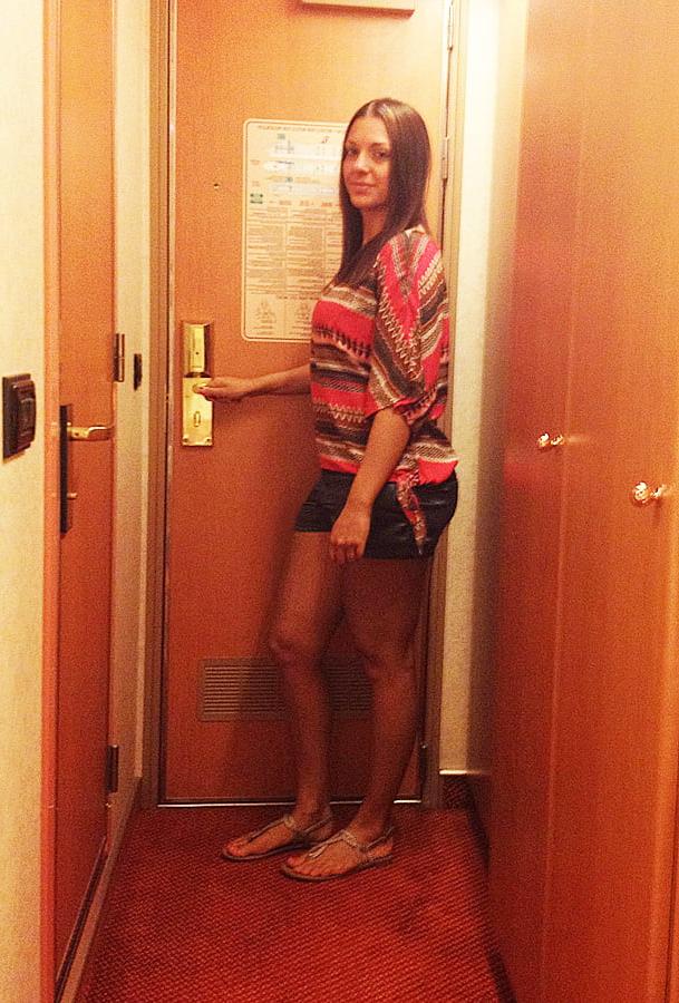 25P Hot busty wife honeymoon pics