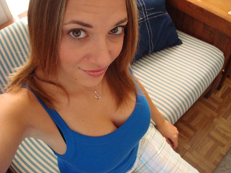 25P Hot busty wife honeymoon pics