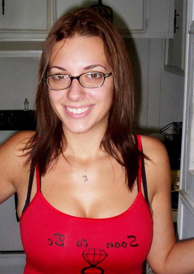 25P Hot busty wife honeymoon pics