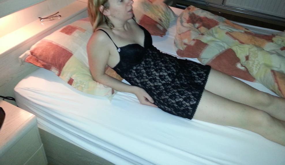 25P Hot Wife on Display