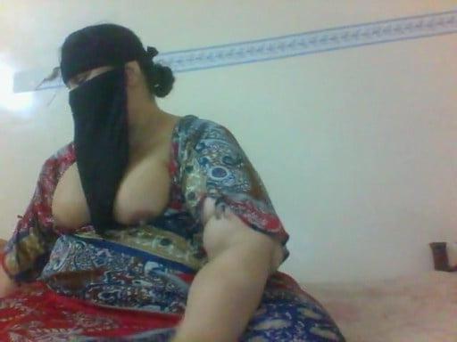 25P BBW Hoda Egyptian Mature hijab Whore BIG HUGE ASS