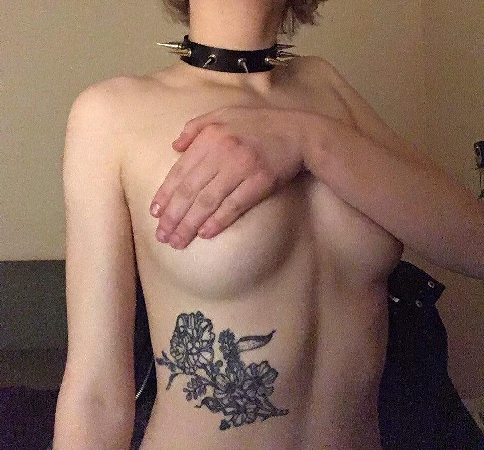 25P Emo slut showing tits ass and pussy for fans